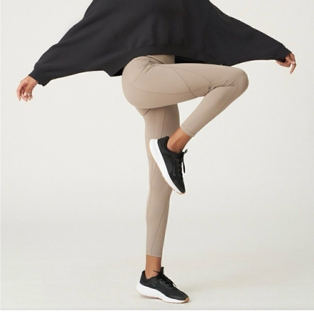 LE ORE
Lucca High Rise Pocket Legging